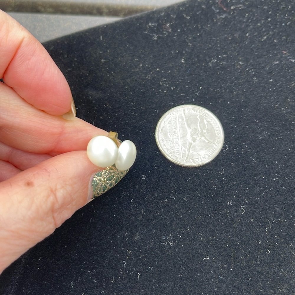 Pearl Like post earrings